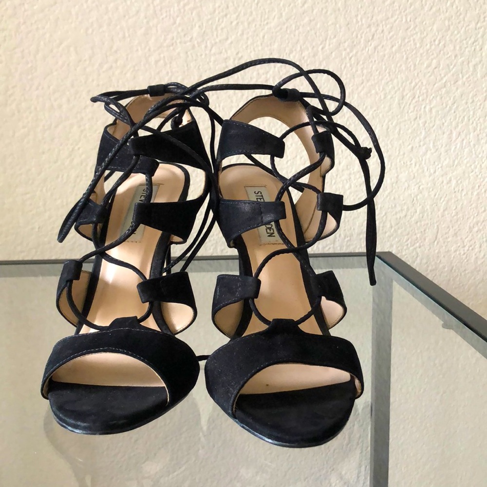 Strapy black Steve Madden heel